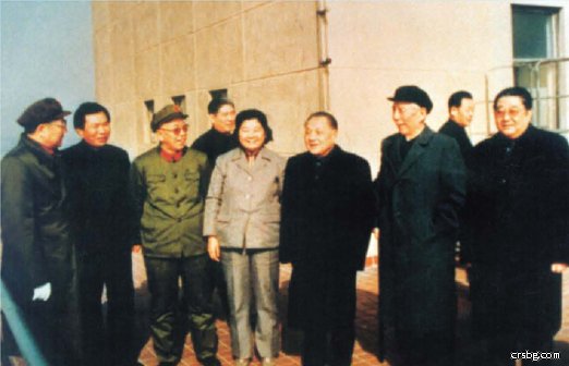 1985年2月2日邓小平视察南京长江大桥